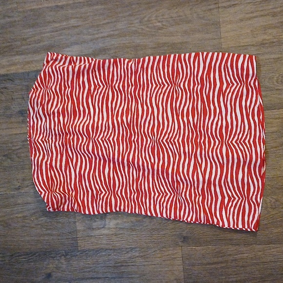 Michael Michael Kors Women's Red & White Zebra Print Sleeveless Blouse. - Picture 12 of 14